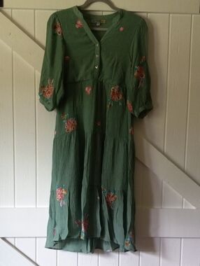 Figueroa & Flower Sage Green Floral Embroidered Midi Dress Size S